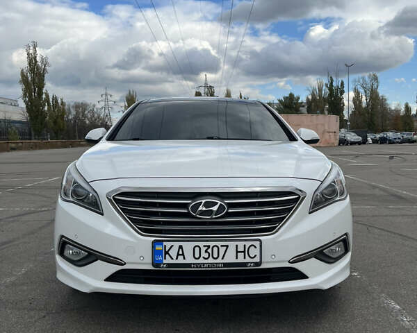 Білий Хендай Соната, об'ємом двигуна 2 л та пробігом 176 тис. км за 12500 $, фото 1 на Automoto.ua