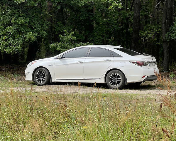 Хендай Соната 2014 у Львові на Automoto.ua Білий Хендай Соната, об'ємом двигуна 2.4 л та пробігом 275 тис. км за 12999 $, фото 1 на Automoto.ua