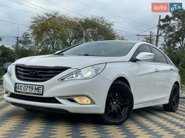 Білий Хендай Соната, об'ємом двигуна 2 л та пробігом 230 тис. км за 7500 $, фото 1 на Automoto.ua