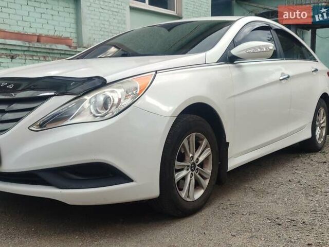 Білий Хендай Соната, об'ємом двигуна 2.36 л та пробігом 240 тис. км за 8500 $, фото 1 на Automoto.ua