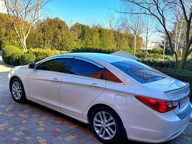 Белый Хендай Соната, объемом двигателя 2 л и пробегом 186 тыс. км за 7900 $, фото 1 на Automoto.ua