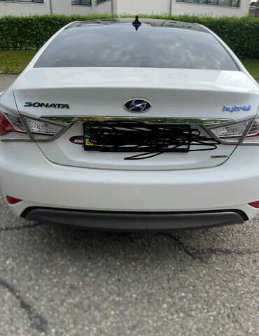 Білий Хендай Соната, об'ємом двигуна 2.36 л та пробігом 138 тис. км за 11000 $, фото 1 на Automoto.ua