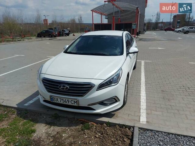 Белый Хендай Соната, объемом двигателя 2 л и пробегом 200 тыс. км за 12550 $, фото 1 на Automoto.ua