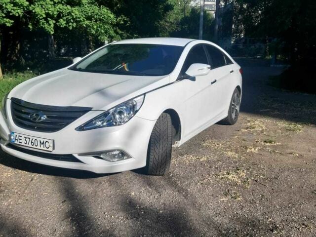 Білий Хендай Соната, об'ємом двигуна 2 л та пробігом 106 тис. км за 9500 $, фото 1 на Automoto.ua