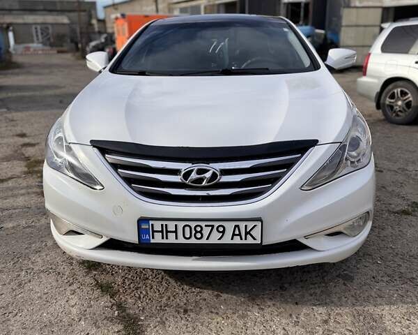 Белый Хендай Соната, объемом двигателя 2 л и пробегом 532 тыс. км за 7500 $, фото 1 на Automoto.ua