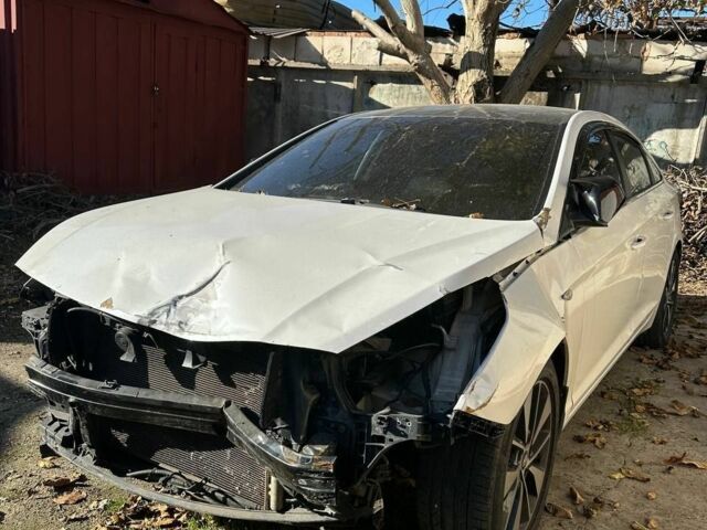 Хендай Соната 2015 в Черноморске (Ильичевске) на Automoto.ua Белый Хендай Соната, объемом двигателя 2 л и пробегом 180 тыс. км за 5650 $, фото 1 на Automoto.ua