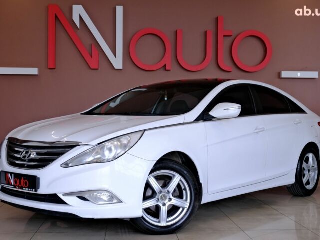 Белый Хендай Соната, объемом двигателя 0 л и пробегом 180 тыс. км за 7900 $, фото 1 на Automoto.ua
