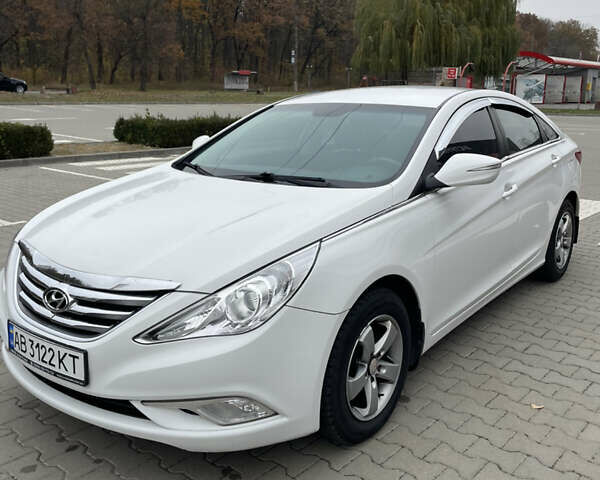Білий Хендай Соната, об'ємом двигуна 2 л та пробігом 370 тис. км за 8300 $, фото 1 на Automoto.ua