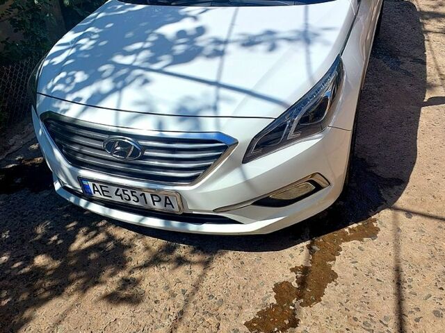 Білий Хендай Соната, об'ємом двигуна 2.4 л та пробігом 189 тис. км за 10000 $, фото 1 на Automoto.ua