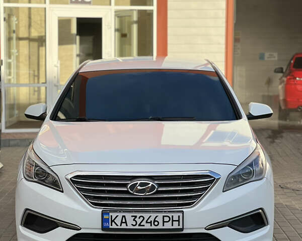 Белый Хендай Соната, объемом двигателя 2.36 л и пробегом 116 тыс. км за 12250 $, фото 1 на Automoto.ua