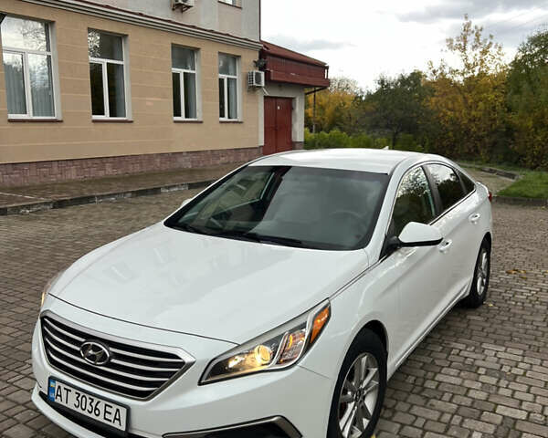Белый Хендай Соната, объемом двигателя 2.36 л и пробегом 189 тыс. км за 8900 $, фото 1 на Automoto.ua