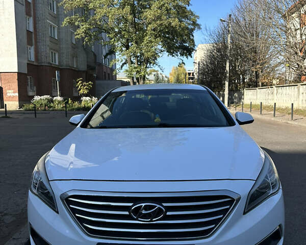 Хендай Соната 2016 в Львове на Automoto.ua Белый Хендай Соната, объемом двигателя 2.4 л и пробегом 123 тыс. км за 10999 $, фото 1 на Automoto.ua
