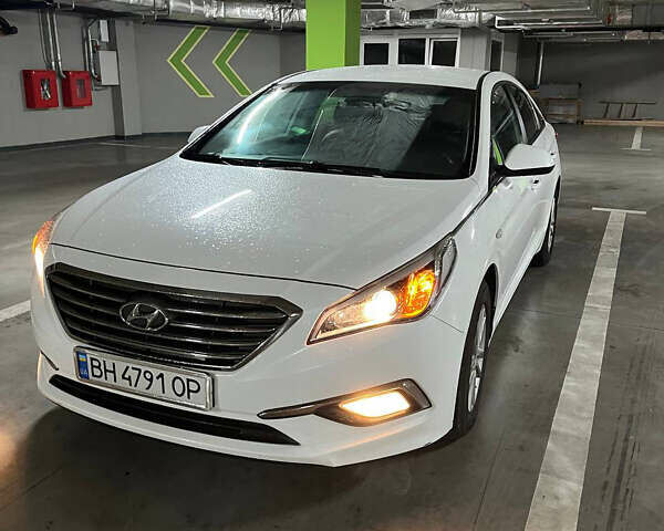Белый Хендай Соната, объемом двигателя 2 л и пробегом 257 тыс. км за 9500 $, фото 1 на Automoto.ua