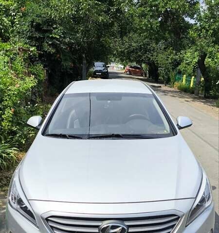 Белый Хендай Соната, объемом двигателя 2 л и пробегом 221 тыс. км за 12000 $, фото 1 на Automoto.ua