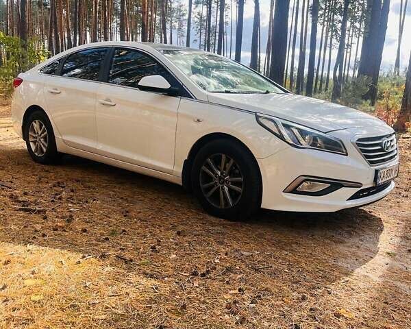 Білий Хендай Соната, об'ємом двигуна 2 л та пробігом 377 тис. км за 9200 $, фото 1 на Automoto.ua