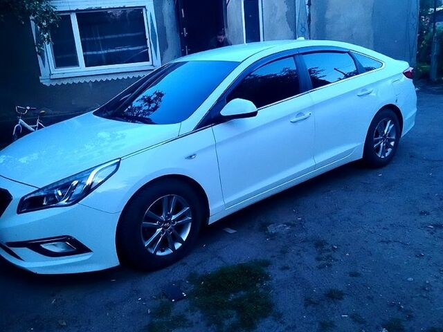 Білий Хендай Соната, об'ємом двигуна 2 л та пробігом 206 тис. км за 7500 $, фото 1 на Automoto.ua
