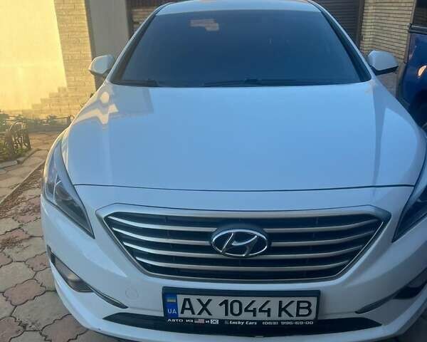 Белый Хендай Соната, объемом двигателя 2 л и пробегом 250 тыс. км за 9900 $, фото 1 на Automoto.ua