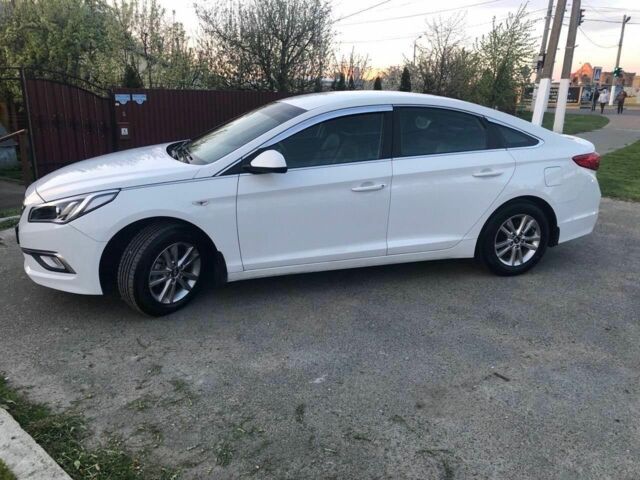 Білий Хендай Соната, об'ємом двигуна 2 л та пробігом 300 тис. км за 9000 $, фото 1 на Automoto.ua