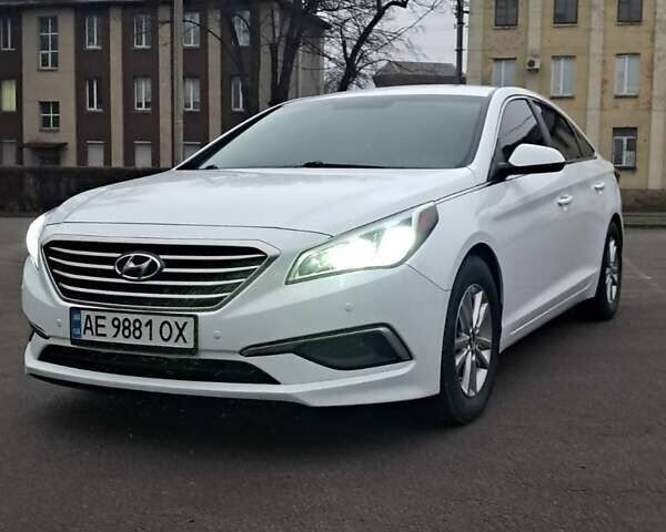Белый Хендай Соната, объемом двигателя 2.4 л и пробегом 184 тыс. км за 10900 $, фото 1 на Automoto.ua
