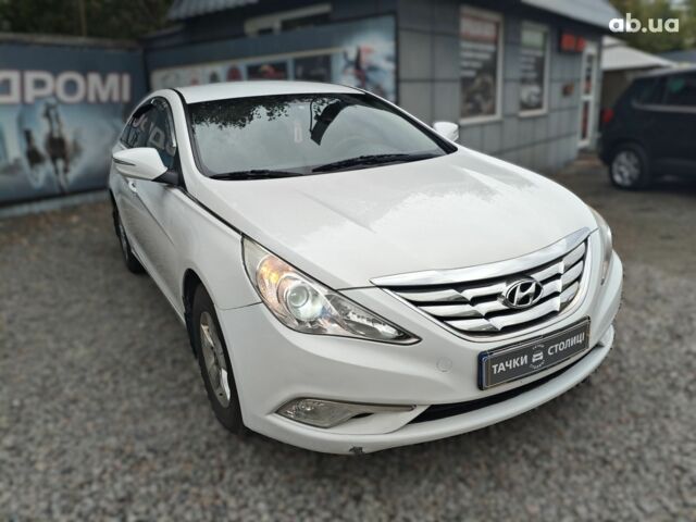 Білий Хендай Соната, об'ємом двигуна 2 л та пробігом 338 тис. км за 8500 $, фото 1 на Automoto.ua