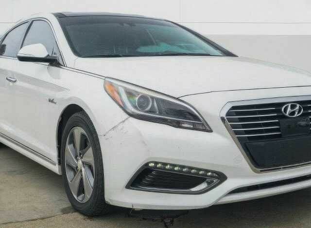 Білий Хендай Соната, об'ємом двигуна 2 л та пробігом 99 тис. км за 7500 $, фото 1 на Automoto.ua