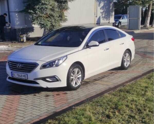 Белый Хендай Соната, объемом двигателя 2 л и пробегом 180 тыс. км за 10500 $, фото 1 на Automoto.ua