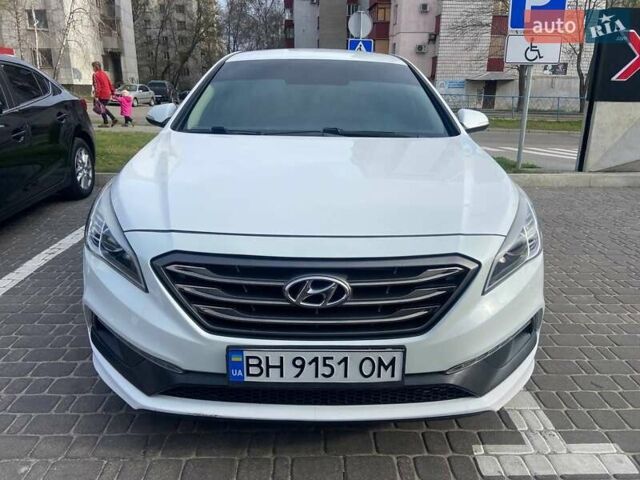 Белый Хендай Соната, объемом двигателя 2.36 л и пробегом 160 тыс. км за 10500 $, фото 1 на Automoto.ua