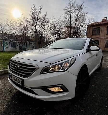 Білий Хендай Соната, об'ємом двигуна 2 л та пробігом 284 тис. км за 9299 $, фото 1 на Automoto.ua