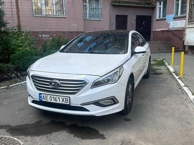 Белый Хендай Соната, объемом двигателя 2 л и пробегом 251 тыс. км за 11000 $, фото 1 на Automoto.ua