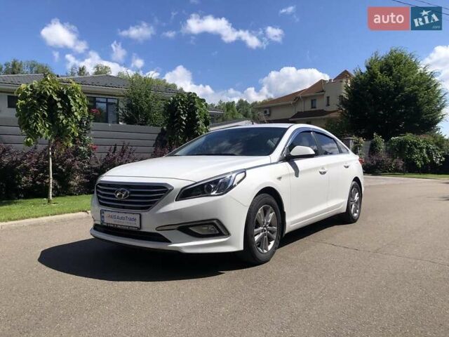Білий Хендай Соната, об'ємом двигуна 2 л та пробігом 386 тис. км за 10390 $, фото 1 на Automoto.ua