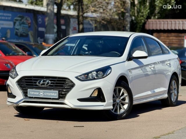 Белый Хендай Соната, объемом двигателя 2 л и пробегом 365 тыс. км за 12800 $, фото 1 на Automoto.ua