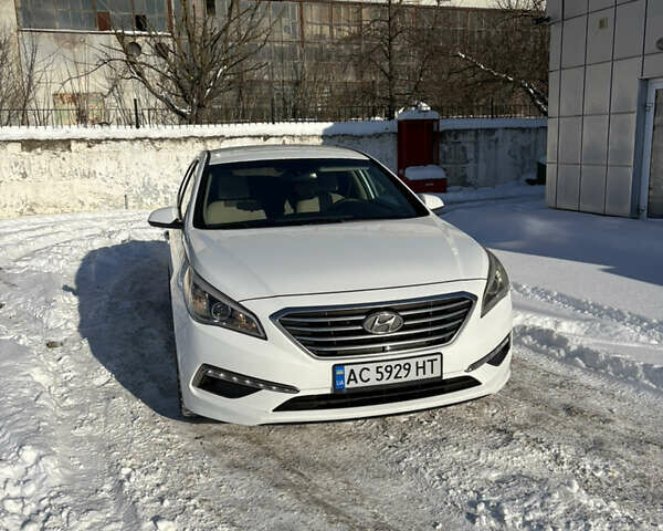 Белый Хендай Соната, объемом двигателя 2.36 л и пробегом 119 тыс. км за 12100 $, фото 1 на Automoto.ua
