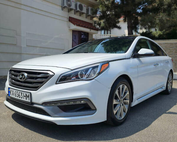 Белый Хендай Соната, объемом двигателя 2.36 л и пробегом 127 тыс. км за 10300 $, фото 1 на Automoto.ua