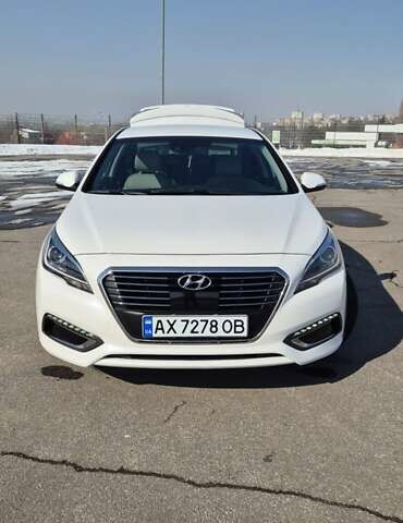 Белый Хендай Соната, объемом двигателя 2 л и пробегом 120 тыс. км за 14000 $, фото 1 на Automoto.ua