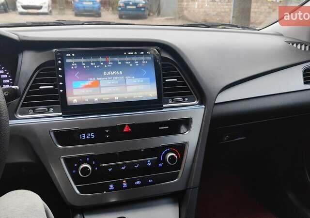 Хендай Соната 2017 в Киеве на Automoto.ua Белый Хендай Соната, объемом двигателя 2 л и пробегом 410 тыс. км за 12500 $, фото 1 на Automoto.ua