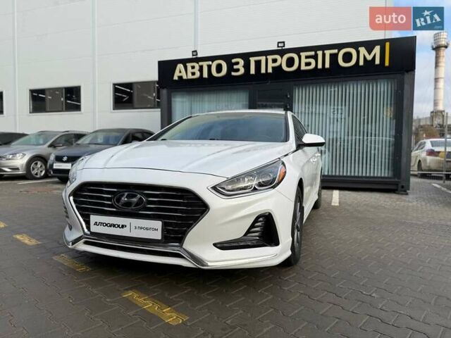 Білий Хендай Соната, об'ємом двигуна 2.36 л та пробігом 57 тис. км за 15950 $, фото 1 на Automoto.ua