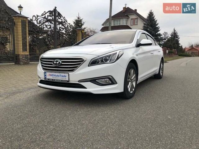 Белый Хендай Соната, объемом двигателя 2 л и пробегом 354 тыс. км за 10790 $, фото 1 на Automoto.ua