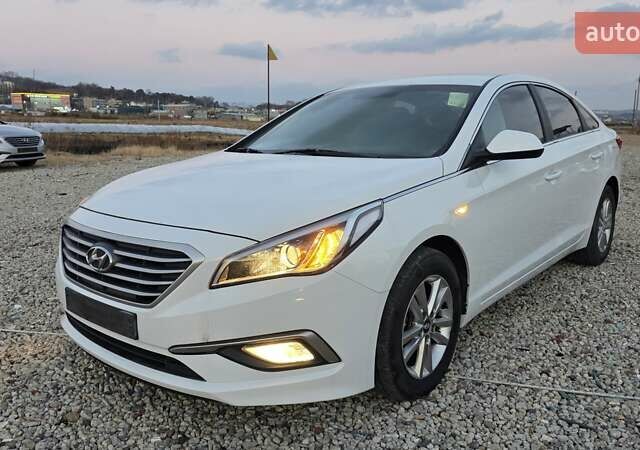 Белый Хендай Соната, объемом двигателя 2 л и пробегом 370 тыс. км за 6490 $, фото 1 на Automoto.ua