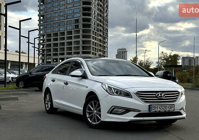 Белый Хендай Соната, объемом двигателя 2 л и пробегом 385 тыс. км за 9100 $, фото 1 на Automoto.ua