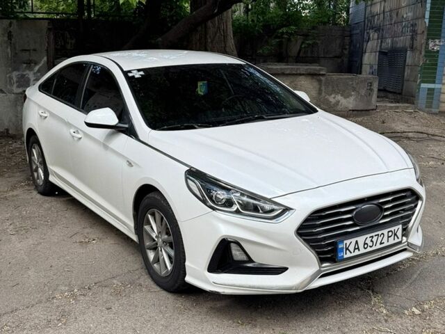 Білий Хендай Соната, об'ємом двигуна 2 л та пробігом 240 тис. км за 12500 $, фото 1 на Automoto.ua