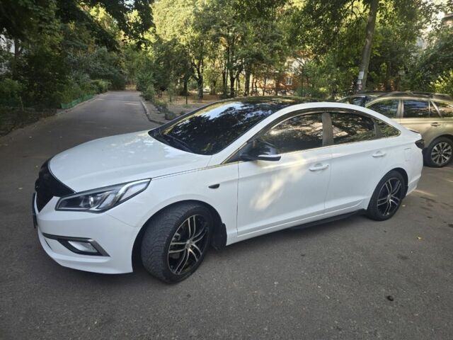 Білий Хендай Соната, об'ємом двигуна 2 л та пробігом 205 тис. км за 9800 $, фото 1 на Automoto.ua