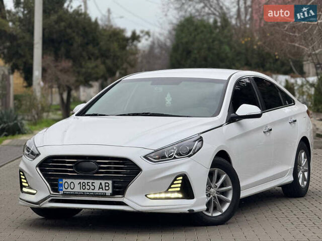 Білий Хендай Соната, об'ємом двигуна 1.69 л та пробігом 151 тис. км за 14000 $, фото 1 на Automoto.ua