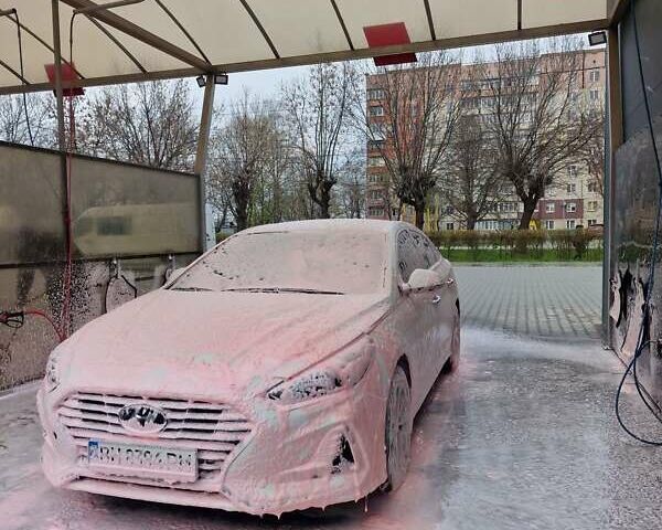 Білий Хендай Соната, об'ємом двигуна 2 л та пробігом 400 тис. км за 16500 $, фото 1 на Automoto.ua