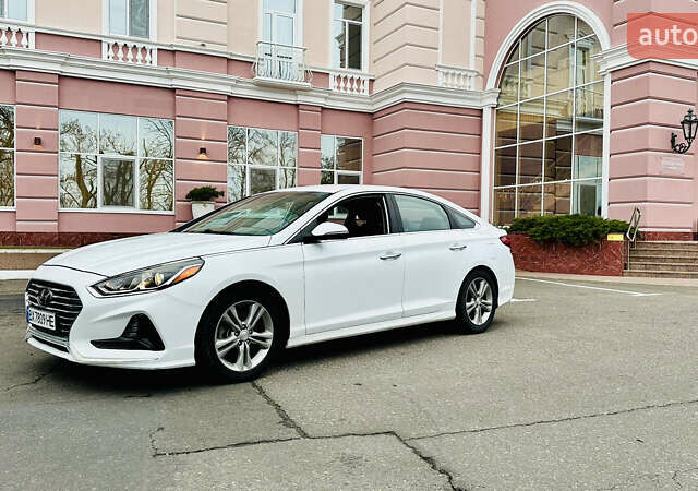 Белый Хендай Соната, объемом двигателя 2.36 л и пробегом 46 тыс. км за 14000 $, фото 1 на Automoto.ua