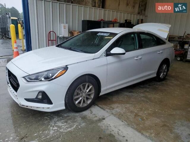 Белый Хендай Соната, объемом двигателя 2.4 л и пробегом 67 тыс. км за 2100 $, фото 1 на Automoto.ua