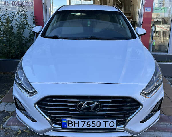 Білий Хендай Соната, об'ємом двигуна 2.5 л та пробігом 62 тис. км за 14500 $, фото 1 на Automoto.ua