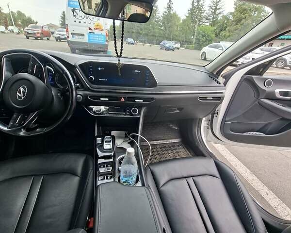 Білий Хендай Соната, об'ємом двигуна 2 л та пробігом 97 тис. км за 20000 $, фото 1 на Automoto.ua