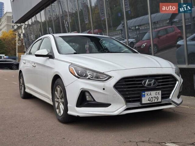 Білий Хендай Соната, об'ємом двигуна 2.4 л та пробігом 195 тис. км за 15900 $, фото 1 на Automoto.ua
