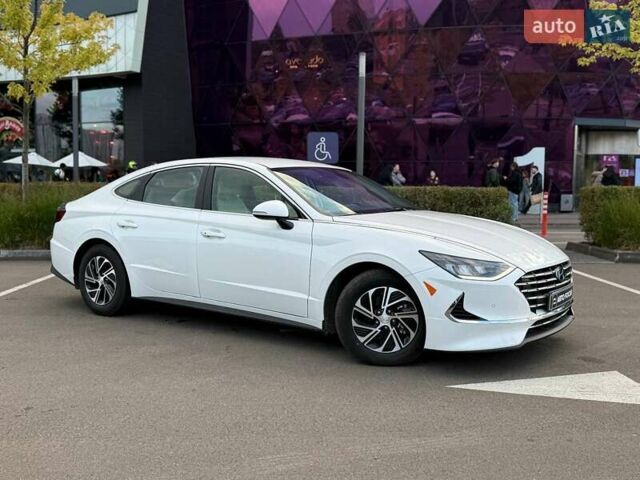 Белый Хендай Соната, объемом двигателя 2 л и пробегом 2 тыс. км за 24490 $, фото 1 на Automoto.ua