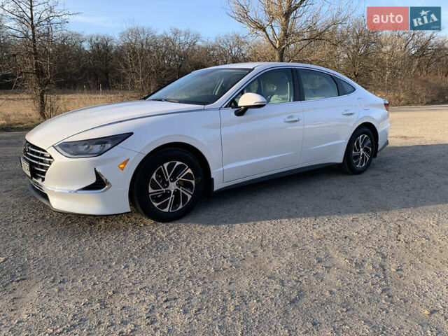 Белый Хендай Соната, объемом двигателя 2 л и пробегом 20 тыс. км за 27800 $, фото 1 на Automoto.ua